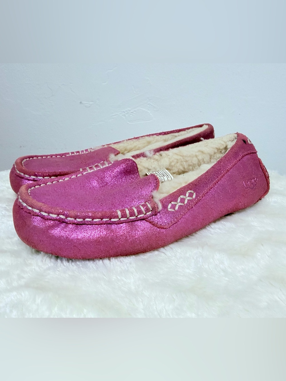 UGG Metallic Pink Shearling Lined Moccasin Slippers Size 7
